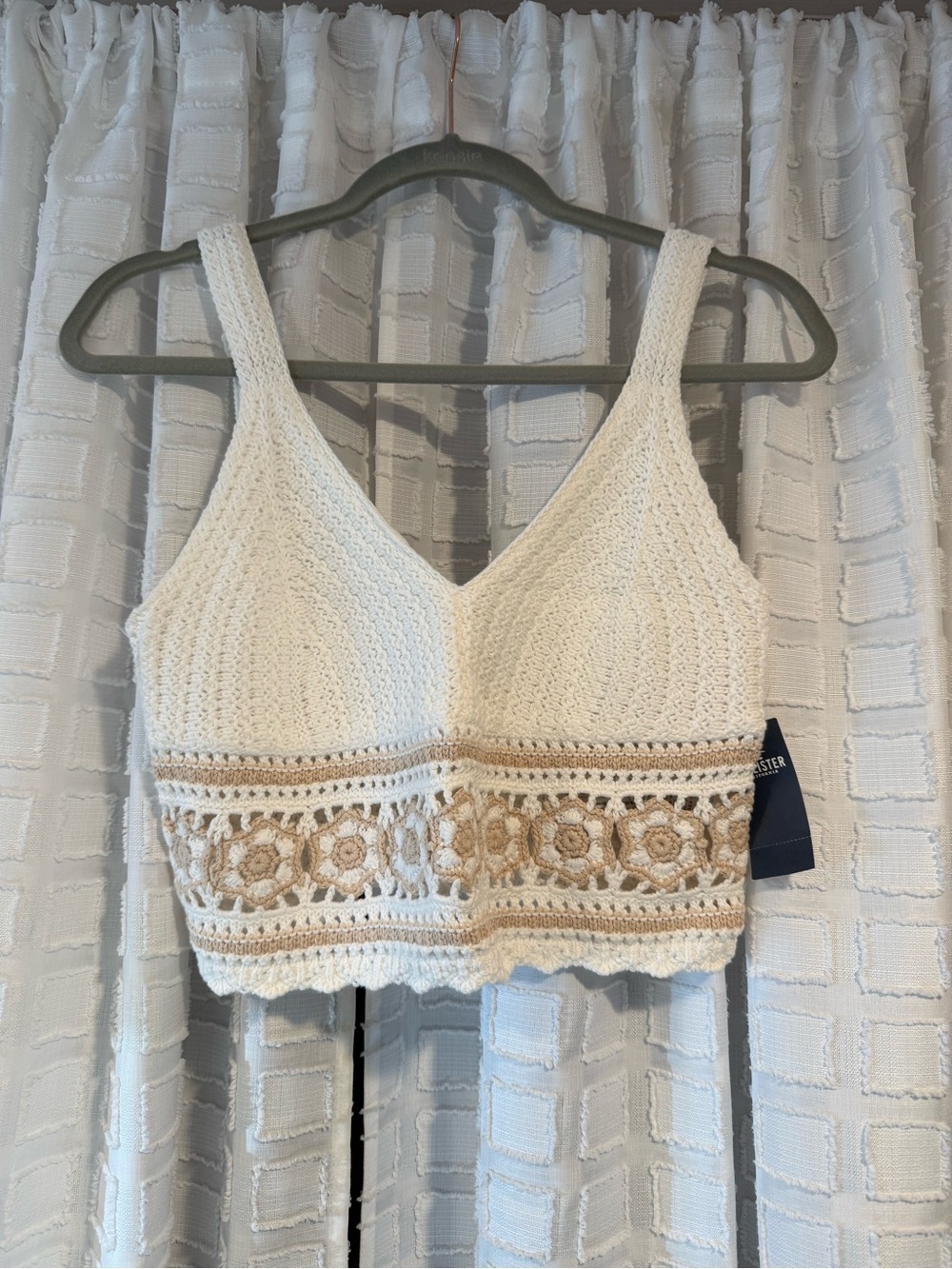 Hollister White Crochet V-Neck Crop Top with Beige Floral Trim